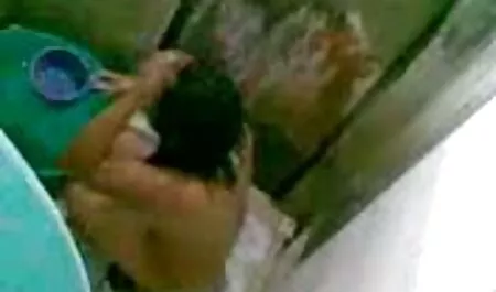 Die jung kostenlose deutsche erotikvideos aussehende Milf verdient Geld für einen Arsch