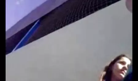 Heiße Blondine in rosa Höschen gibt Kerls deutsche gratis hd pornos weißem Schwanz einen Handjob