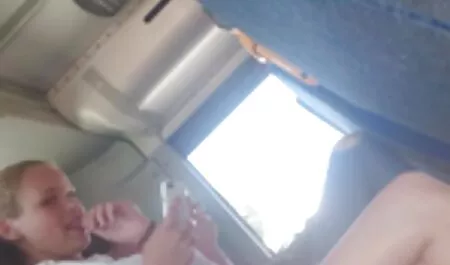 Britische blonde Schlampe kostenlose deutsche teenpornos saugt Schwanz POV-Stil