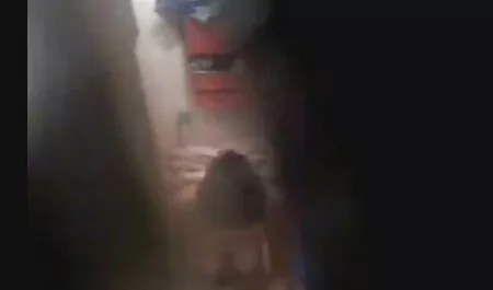 Sie deutsche mädchen sexfilme sieht nicht zu glücklich aus
