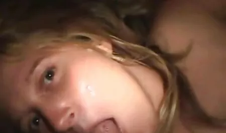 Azumi genießt deutsche pornofilme online einen riesigen Schwanz in ihrem Loch