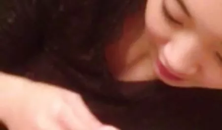 Latina mit kleinen Titten wird von zwei großen kostenlose deutsche pornoseiten Schwänzen festgehalten und gefickt