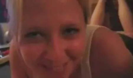 Bizarres Objekt Faustschlag und Sperma pornos auf deutsche